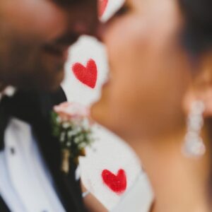 Couple Heureux Après Leur Mariage En France Avec NOCES DU MONDE