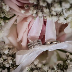 Alliances Diamant Avec Bouquet De Gypsophile