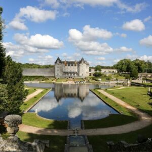 Chateau La Roche Courbon Pour Jolie Journée De Mariage