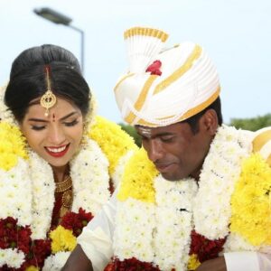 Couple Heureux Lors D'un Mariage Indien Organisé Sur La Côte D'Azur