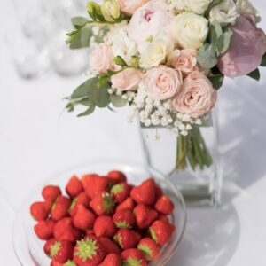 Champagne Fleurs Et Fraises Pour Mariage à Paris