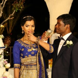 Wedding Cake Et Champagne Lors D'un Mariage Indien