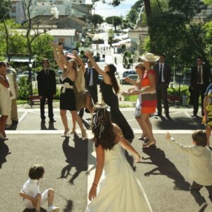 Lancer De Bouquet De Mariée à L'église Du Moulleau