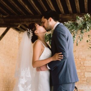 Baiser De Mariage Dans Un Château Bordelais