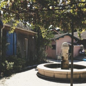 Fontaine Dans Village De L'Herbe Du Cap Ferret