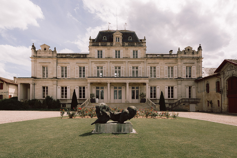 Un magnifique château bordelais entouré de vignobles, pour se marier