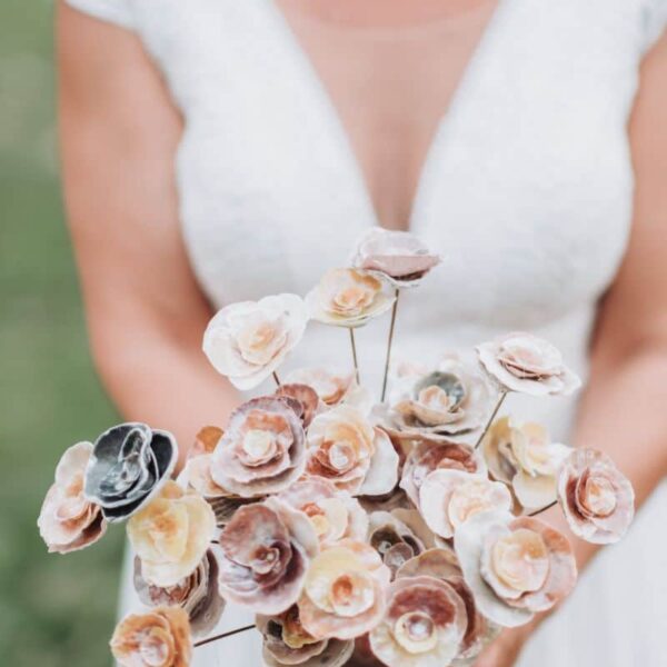 Bouquet De Roses En Coquillages Par Une Rose Pour La Planète