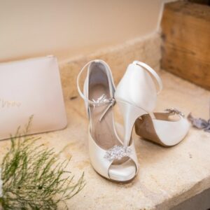 Chaussures blanches de mariée avec strass