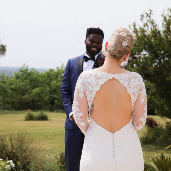 First Look Dans Un Château Du Sud Ouest De La France, Mariage Noces Du Monde