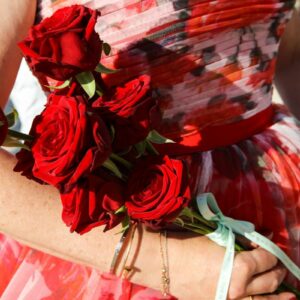 Bouquet de roses rouges pour le mariage civil