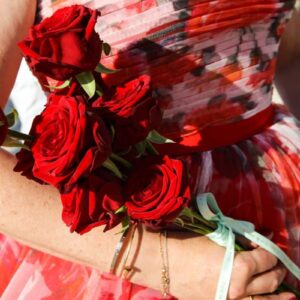 Bouquet De Roses Rouges Pour Le Mariage Civil