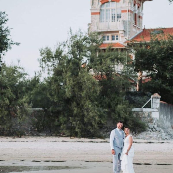 Couple Magnifique Sur La Plage De La Villa La Tosca