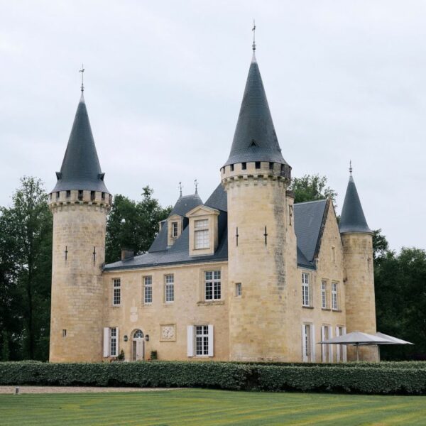 Château D'Agassac Dans Le Médoc Près De Bordeaux