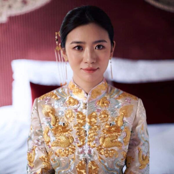 Magnifique Mariée Chinoise Dans Sa Tenue Traditionnelle
