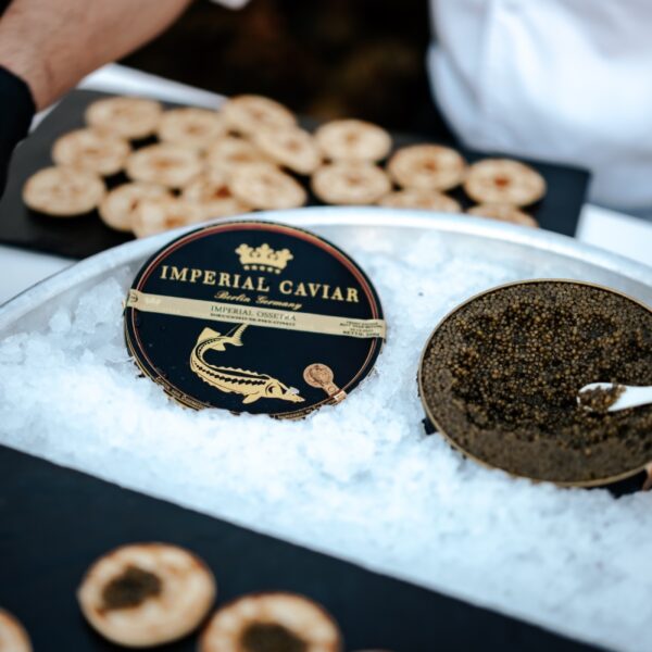 Présentation De Caviar Lors Du Cocktail Hour Du Mariage