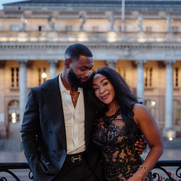 Magnifique Couple Au Grand Hôtel De Bordeaux Pour Leur Mariage
