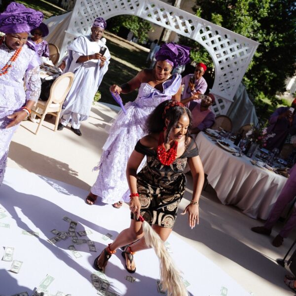 Entrée De La Mariée Pour La Cérémonie Nigérienne