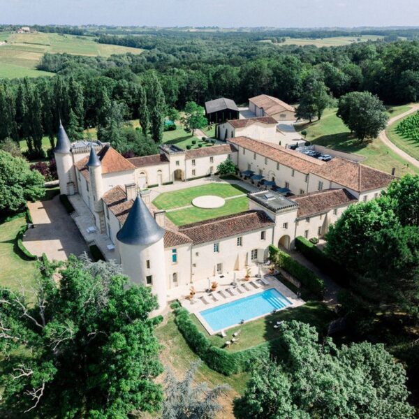 Vue Aérienne Du Chateau Proche De Bordeaux Avec Piscine Pour Un Beau Mariage