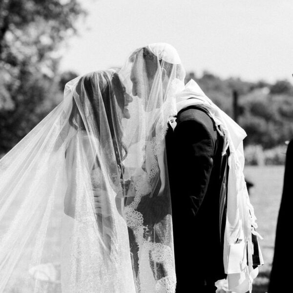 Moment Intime Pendant La Cérémonie Juive De Mariage