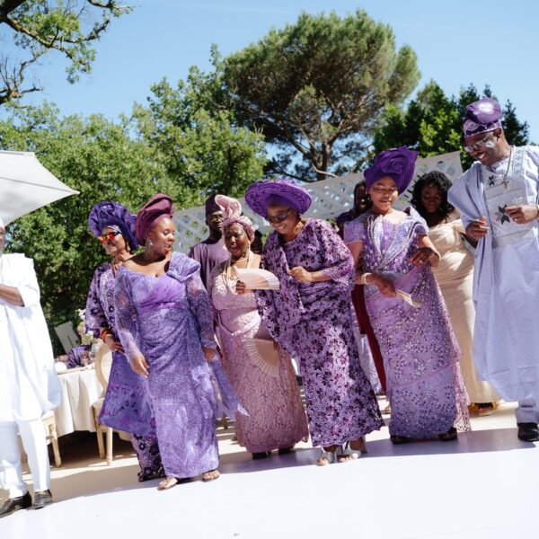 Arrivée De Danse De La Famille De La Mariée