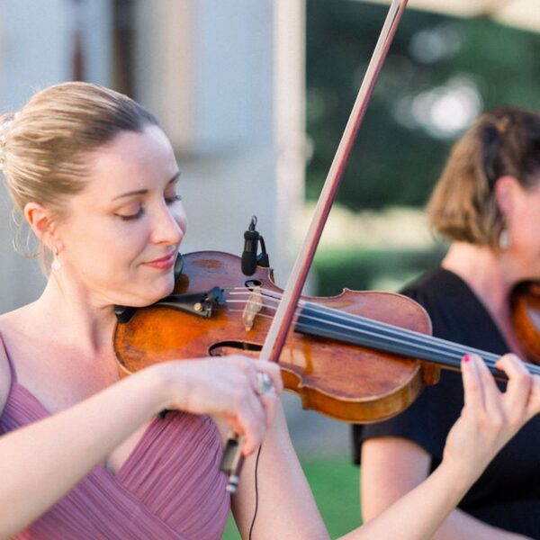 Violonistes Pendant Le Cocktail Du Jour J