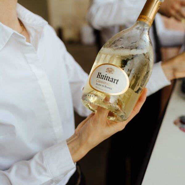 Service Du Ruinart, Champagne D'accueil