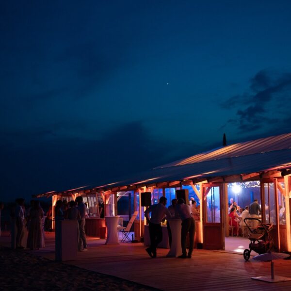 Extérieur De La Cabane De Nuit